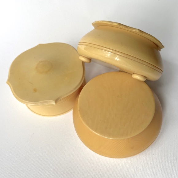 3 Vintage Faux Ivory Powder Jars Celluloid Du Barry Pyralin England Containers - Picture 1 of 15